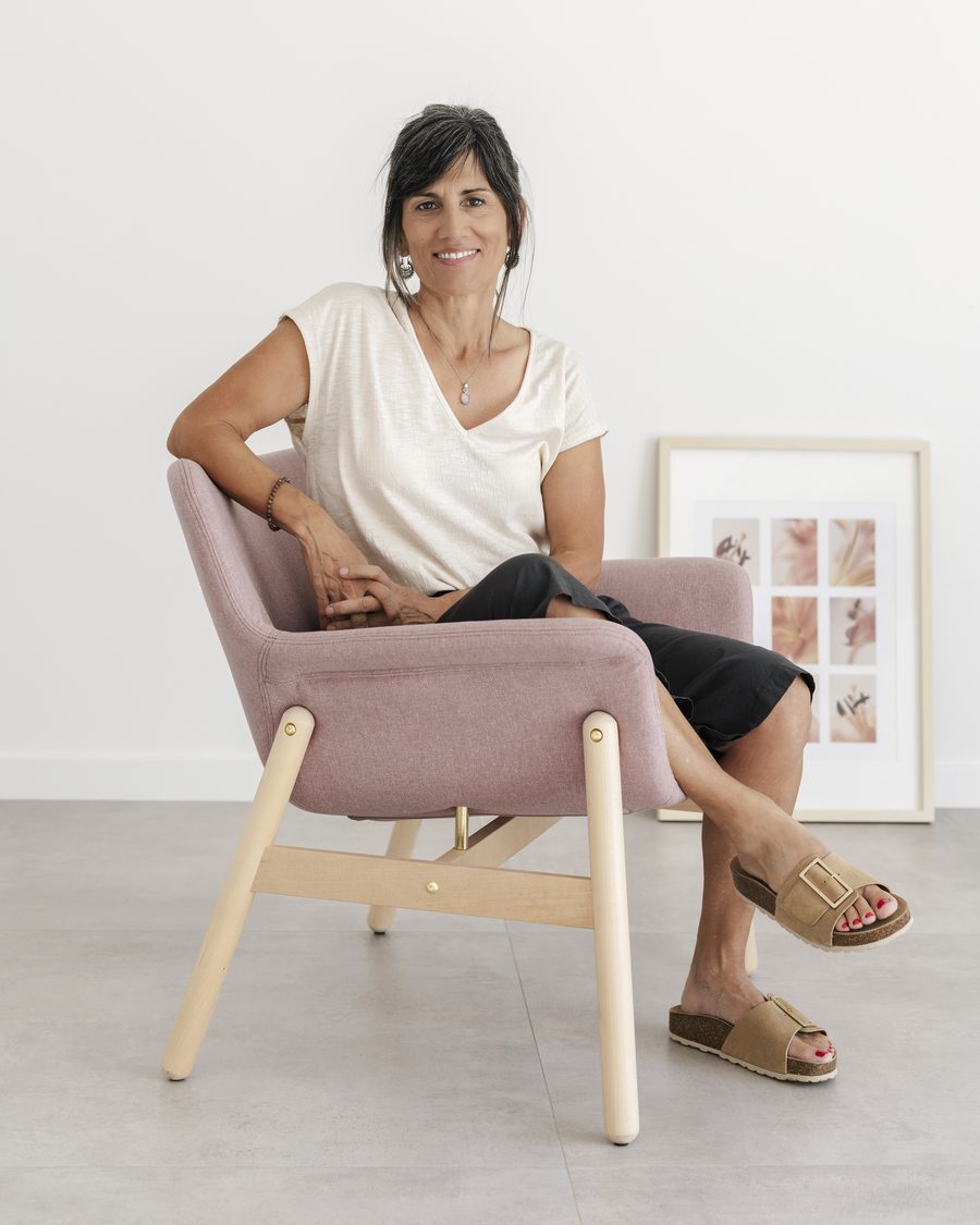 Clara Solà Niubó sitting in an armchair