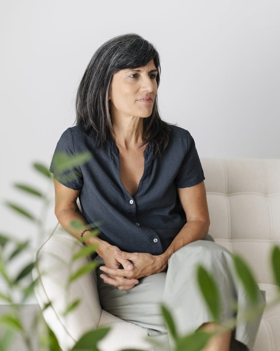 Clara Solà Niubó sitting on a sofa, listening